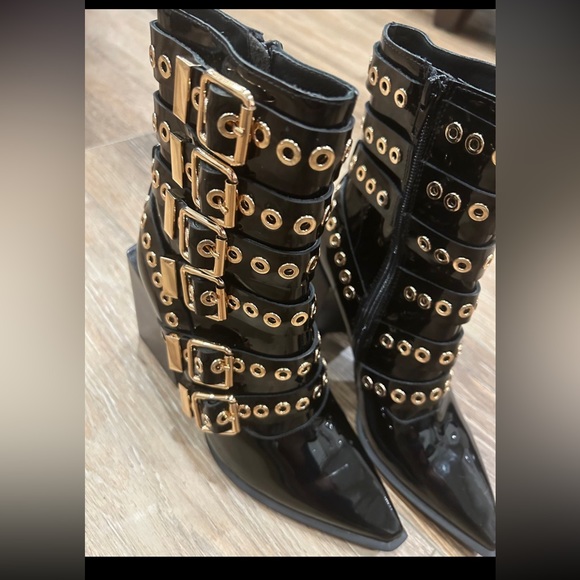 Jeffrey Campbell Black leather patent ankle boots with gold buckles. Size 5.5 - Picture 9 of 9